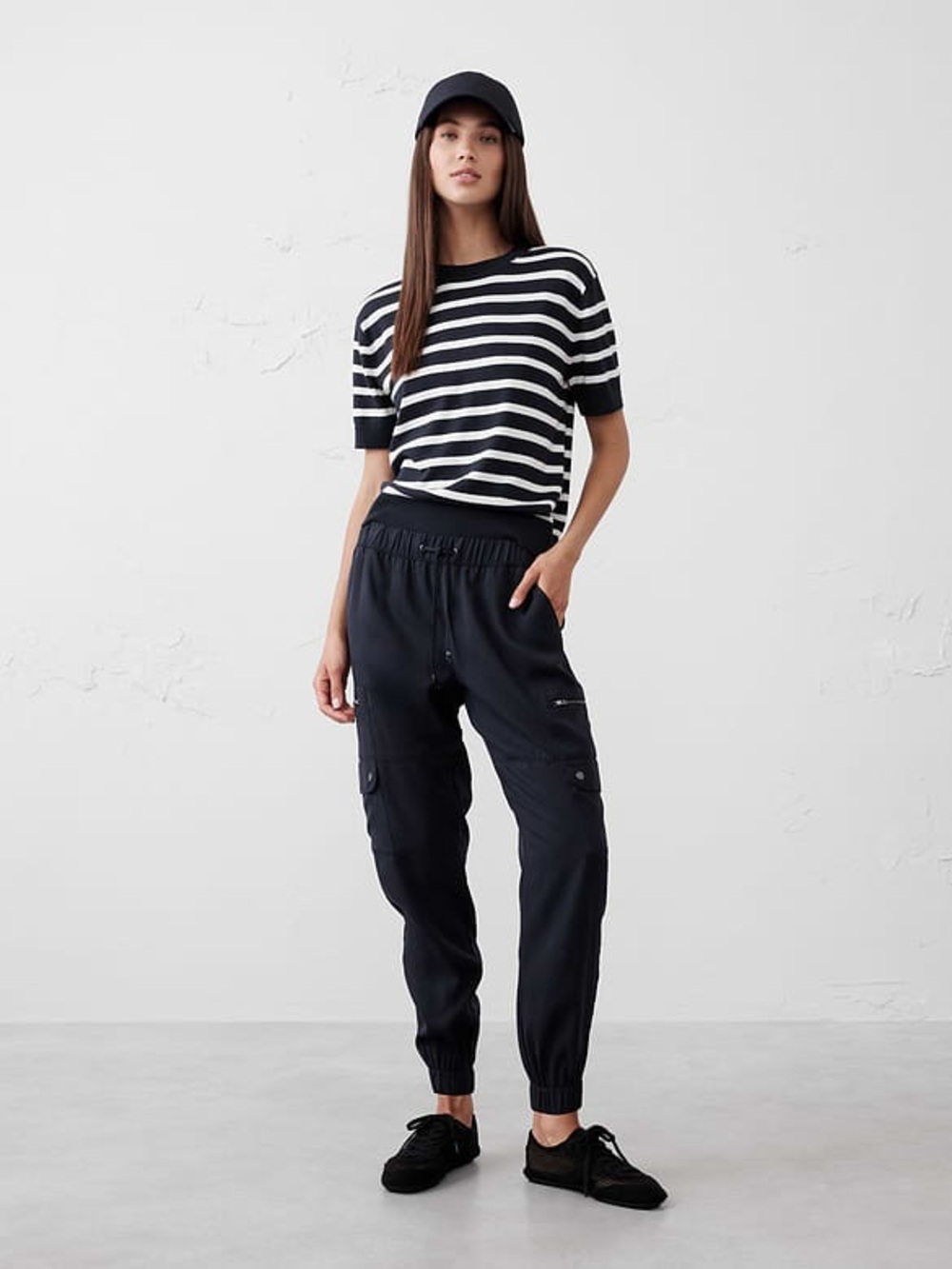 Banana Republic Navy Cargo Joggers - Women's Drawstring Pants size Medium